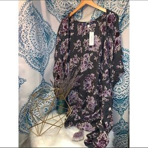 🔆 NWT Francesca’s Grey Floral Kimono. Size Small.